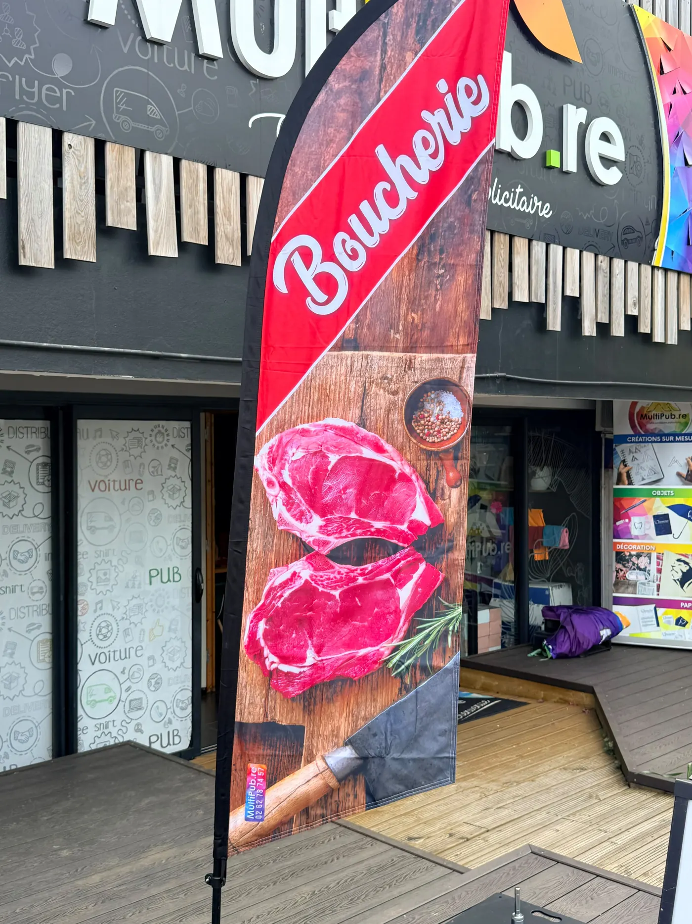 Drapeau publicitaire installé : Boucherie, Le Tampon